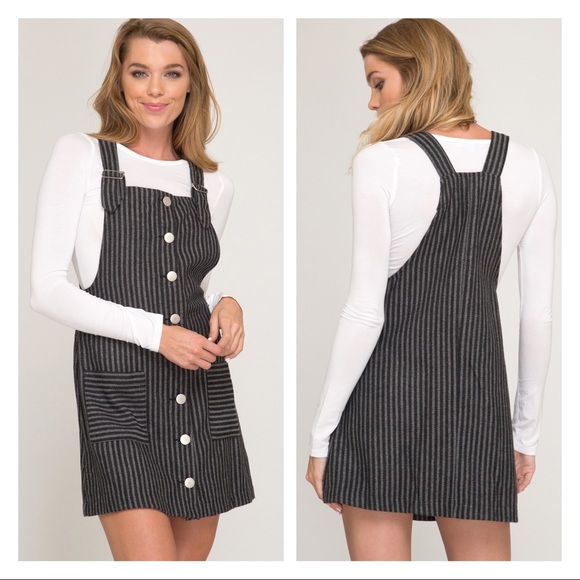 Black color mini skirt overall. Adjustable strap - Picture 1 of 1